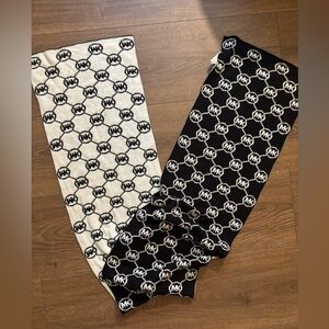 MICHAEL KORS Printed Scarf